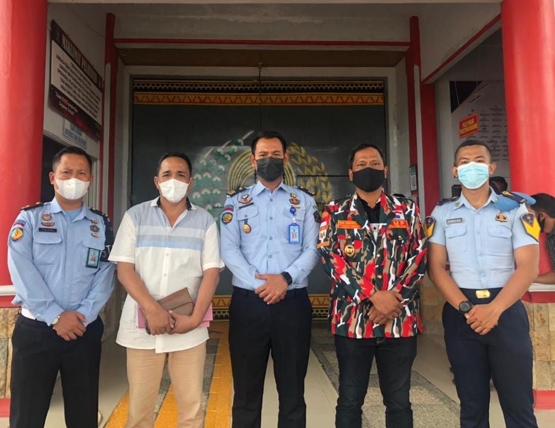 Foto, Ketua Laskar Merah Putih dan Ketua IWO Lampung Kunjungi Lapas Narkotika Kelas II A Way Hui
