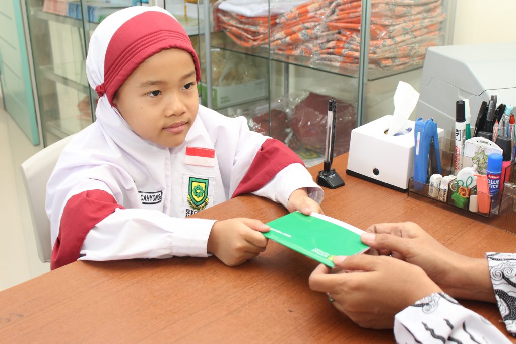 Manfaat Belajar Menabung Di Koperasi Sekolah Bagi Siswa Membangun Fondasi Literasi Keuangan Sejak Dini